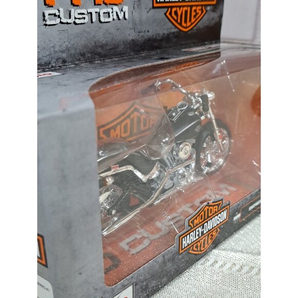 Maisto Harley-Davidson H-D Custom Series 41 1984 FXST Softail 1:18 Motorcycle - Picture 3 of 8